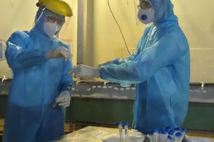 Xuyên Tết 'tìm' COVID-19