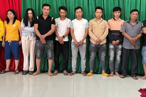 Triệt phá 2 sòng bạc được bố trí nhiều lớp để qua mặt cơ quan chức năng ở Đồng Nai Triệt phá 2 sòng bạc được bố trí nhiều lớp để qua mặt cơ quan chức năng ở Đồng Nai