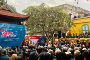 Triển lãm “Từ mặt đất đến bầu trời” ôn lại truyền thống cách mạng của dân tộc