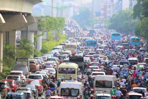 Thu phí phương tiện vào nội thành Hà Nội có khả thi?