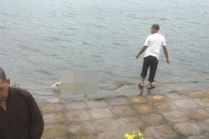 Hoảng hồn phát hiện thi thể cô gái trên hồ Định Công cùng lá thư tuyệt mệnh