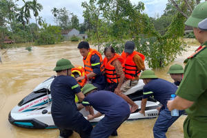 Thanh Hóa nỗ lực ứng cứu người dân vùng lũ