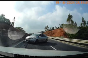 Phạt 17 triệu đồng, tước bằng 11 tháng đối với tài xế điều khiển ô tô đi ngược trên cao tốc