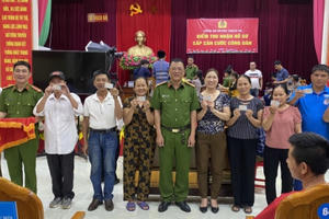 Đề nghị tặng thưởng Huân chương Bảo vệ Tổ quốc hạng Ba cho Công an Hà Tĩnh Đề nghị tặng thưởng Huân chương Bảo vệ Tổ quốc hạng Ba cho Công an Hà Tĩnh