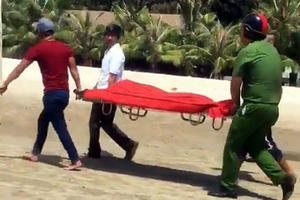 3 ni cô tử nạn khi tắm biển đầu năm