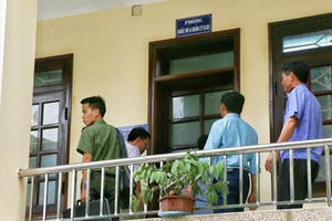 Gian lận thi THPT ở Sơn La: Điều tra việc phụ huynh có "mua điểm thi" hay không Gian lận thi THPT ở Sơn La: Điều tra việc phụ huynh có "mua điểm thi" hay không