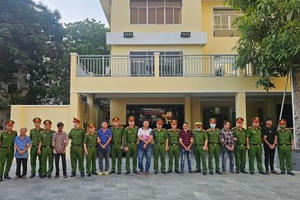 Triệt phá đường dây buôn lậu xăng dầu ‘khủng’, khởi tố 53 bị can, trong đó có nhiều cán bộ hải quan