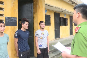 Hưng Yên: Khởi tố 3 đối tượng bắt giữ người để đòi 60 triệu đồng Hưng Yên: Khởi tố 3 đối tượng bắt giữ người để đòi 60 triệu đồng