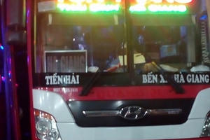 Thái Bình: Xe khách 40 chỗ “nhét” thêm 26 người