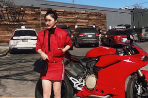 Hương Tràm chạy show liên tục ở Mỹ vẫn khoe dáng sang chảnh Hương Tràm chạy show liên tục ở Mỹ vẫn khoe dáng sang chảnh