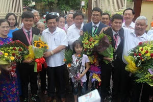 Nghệ An: Gần 2,5 tỷ đồng khen thưởng học sinh và giáo viên xuất sắc năm 2017