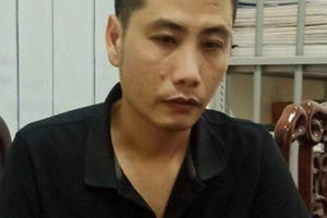 Bắt tài xế lái ô tô tông thẳng vào CSGT rồi bỏ trốn