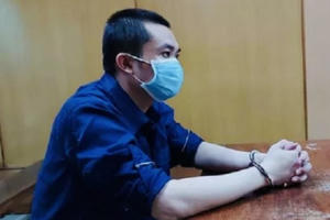 Mâu thuẫn tại quán hát, khách bị nhân viên đâm tử vong