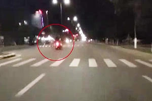 Người đàn ông tử vong tại chỗ khi sang đường không quan sát Người đàn ông tử vong tại chỗ khi sang đường không quan sát