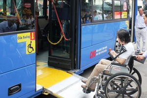 Để giao thông công cộng “thân thiện” hơn với người khuyết tật