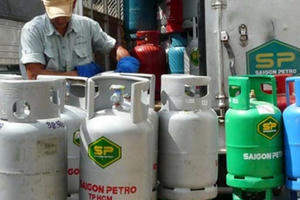 Mùng 1 Tết, gas bán lẻ trong nước tăng 16.000 đồng/bình 12kg