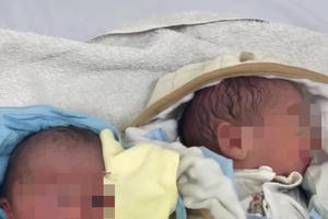 Hai bé trai sơ sinh bị bỏ trong thùng xốp kèm lá thư tay