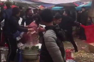 Hà Nội: Đi lễ chùa một nam thanh niên bị truy sát