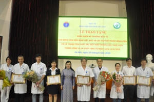 Bộ trưởng Bộ Y tế tặng Bằng khen cho các đơn vị thực hiện thành công 15 ca ghép tạng