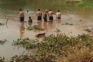 3 bà cháu đuối nước trong lúc đi bắt ốc