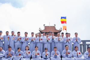 Hàng ngàn Phật tử nô nức bái Phật, cầu an ngày Lễ Vu Lan tại Fansipan