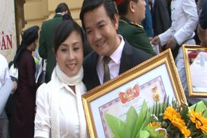 Hậu trường 479 nghệ sĩ sau khi nhận danh hiệu NSND, NSƯT tại Thủ đô Hậu trường 479 nghệ sĩ sau khi nhận danh hiệu NSND, NSƯT tại Thủ đô