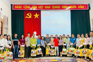 250 suất quà của bạn đọc Báo Pháp luật Việt Nam được gửi tới đồng bào tỉnh Bắc Kạn