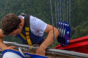 Chênh vênh cõng giấc mơ bắc thang nối đỉnh trời