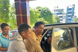 CSGT Hà Tĩnh dẫn đường giúp người dân bị bất tỉnh đi cấp cứu