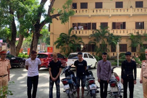 Triệu tập nhóm “quái xế” đầu trần, lạng lách đánh võng trên quốc lộ 1A