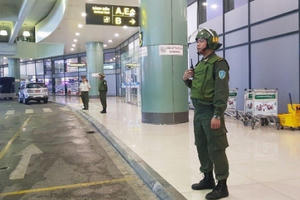 Tin kinh tế 7AM: Giá vàng tuột dốc sau khi chạm đỉnh cao; Xuất khẩu 4 triệu khẩu trang y tế sang Trung Quốc