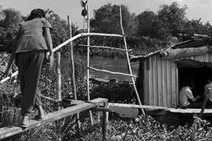 Nông dân mất đất phải ra bờ sông dựng lều nương náu