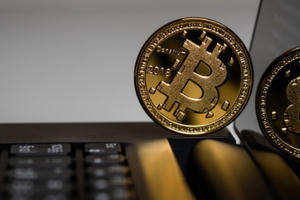 Tiền ảo bị bán tháo ồ ạt, Bitcoin mất giá thảm hại