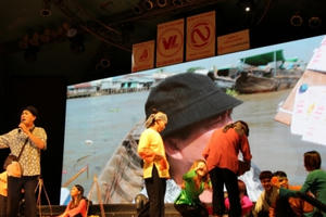 Nhật Cường hóa anh Bảy bán vé số khiến khán giả cười không ngớt