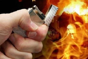 Nổi cơn cuồng ghen, người đàn ông mua xăng thiêu sống vợ và người tình