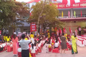 Chùm ảnh: Gần 23 triệu học sinh khai giảng năm học mới 2020-2021