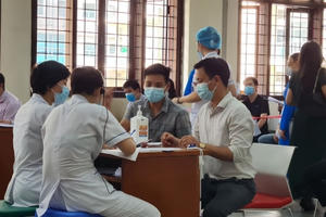 Hơn 8 triệu liều vaccine phòng COVID-19 đã được tiêm cho các lực lượng phòng chống dịch và người dân Hơn 8 triệu liều vaccine phòng COVID-19 đã được tiêm cho các lực lượng phòng chống dịch và người dân