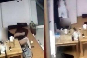 Biến công cộng thành chốn phòng the: Lỗi từ nền giáo dục chưa hoàn thiện?