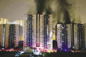 Chung cư Carina Plaza: Hệ thống báo cháy, thoát hiểm tê liệt - trách nhiệm thuộc về ai?