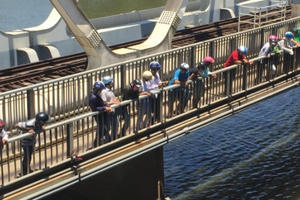 Huế: Cô gái bất ngờ nhảy cầu tự tử sau khi khám bệnh