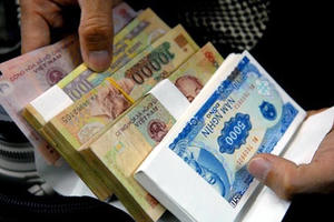 Tết này đổi tiền lẻ không đúng quy định sẽ bị xử phạt