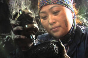 Quảng Ninh: Nghề điêu khắc "vàng đen"