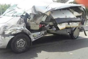 Tai nạn thảm khốc trên cầu Rạch Miễu: Xe 16 chỗ vượt ẩu?