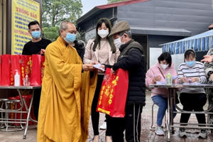 Chùa Hưng Long (Hải Phòng) trao tặng gần 350 suất quà cho các hộ nghèo dịp Tết Nguyên đán