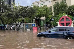 20 hạng mục cần kiểm tra khi ô tô 'lội nước' sau cơn mưa lớn ở Hà Nội