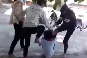 Công an vào cuộc vụ nữ sinh Trường cao đẳng nghề Phú Thọ bị đánh hội đồng, quay clip tung lên mạng xã hội Công an vào cuộc vụ nữ sinh Trường cao đẳng nghề Phú Thọ bị đánh hội đồng, quay clip tung lên mạng xã hội