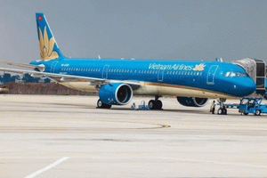 Tung tin mang súng lên máy bay, nhiều người phát hoảng, cơ trưởng từ chối cất cánh