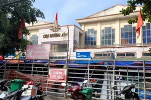 Thu phí chợ rồi “để ngoài sổ sách” hàng trăm triệu đồng, 4 cán bộ bị khởi tố