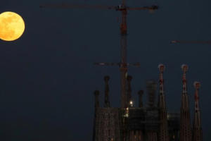 Chiêm ngưỡng "Siêu trăng thế kỷ" trên bầu trời thế giới