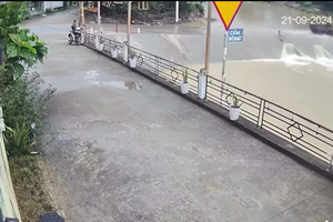 Đi xe đạp qua ngầm tràn, 2 bé gái ở Yên Bái bị nước cuốn trôi